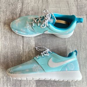 Nike Roshe One Print Running Shoes Size 8.5 Teal Floral Sneaker